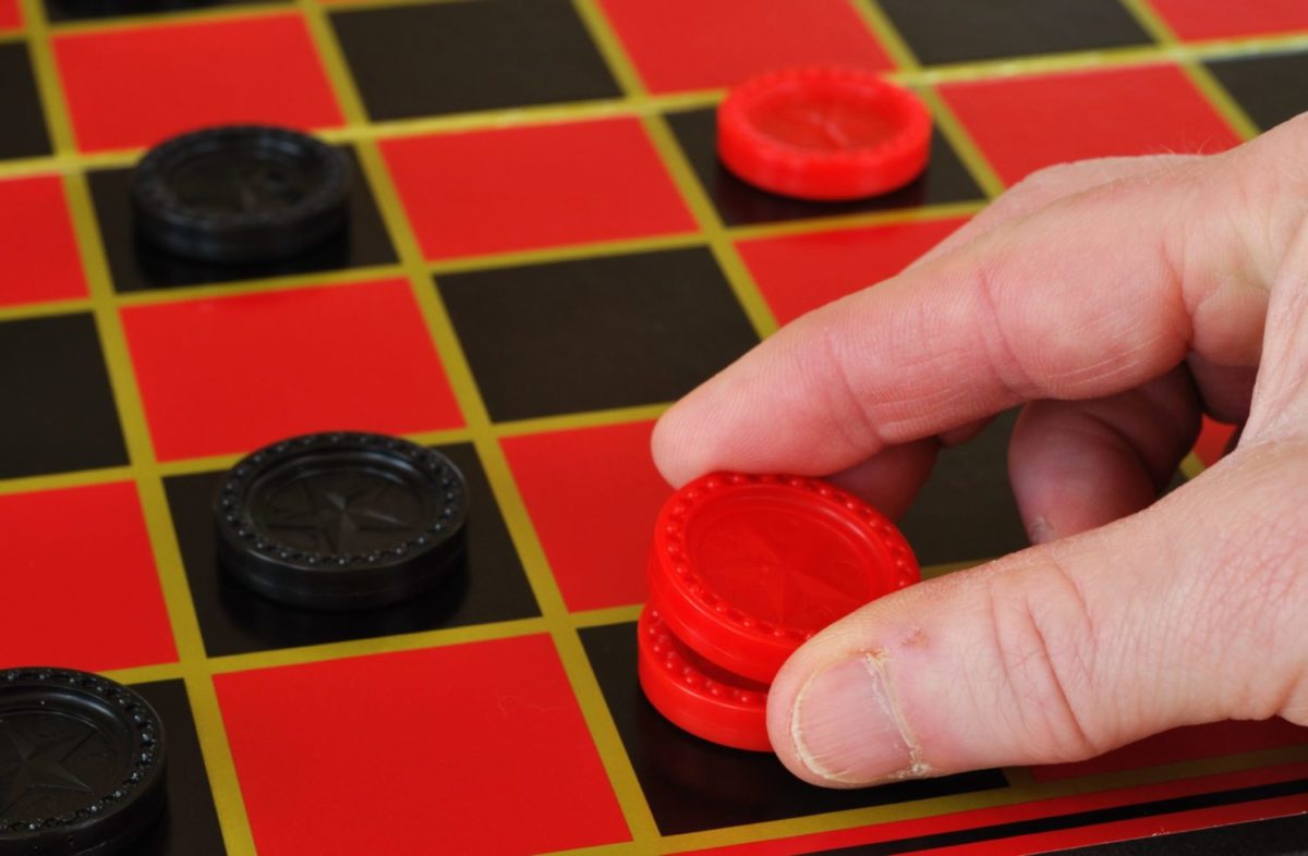 How to play checkers paper games online